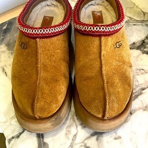 UGG Tazz Size 9
